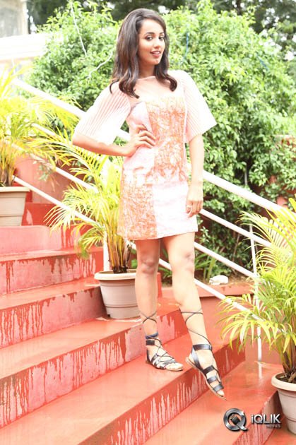 Tejaswi-Madivada-Interview-About-Rojulu-Marayi